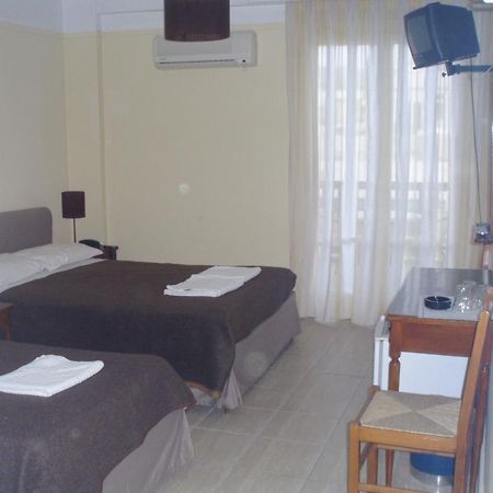Delfinia Hotell Tínos Rum bild