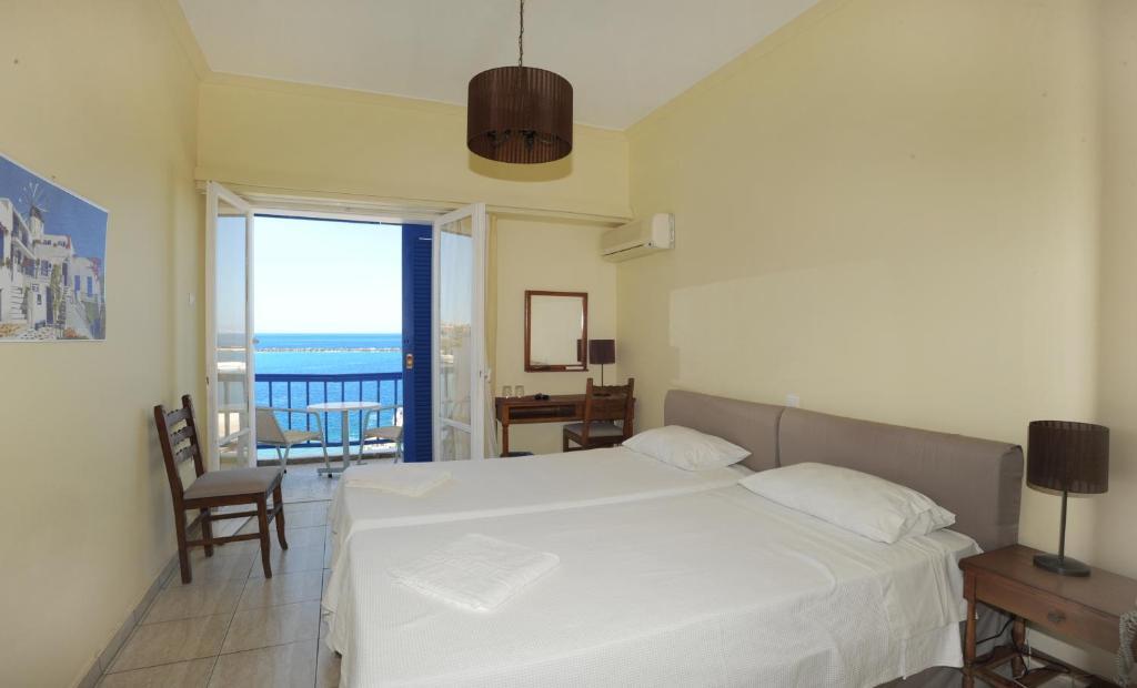Delfinia Hotell Tínos Rum bild
